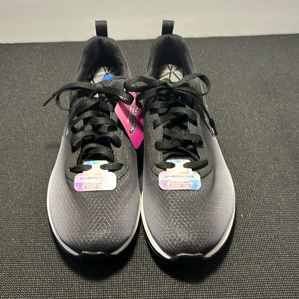 NWT Skechers Women's Skech-air Element Sneaker Size 6 1/2